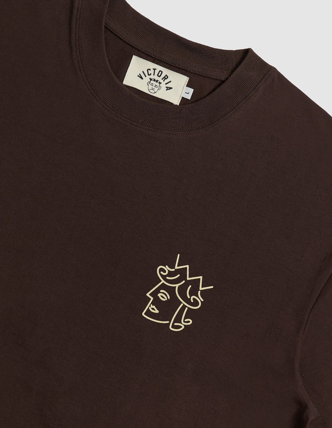 VICTORIA 'Queenhead Logo' T-Shirt (Brown)